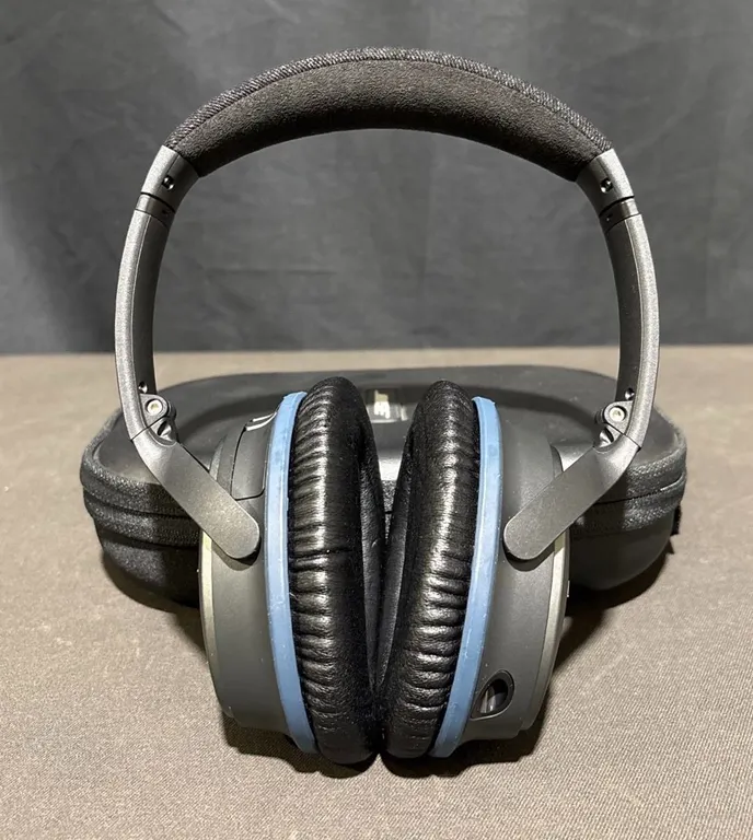 Bose QuietComfort 25 Over-Ear Headphones With Case, Audio Cable