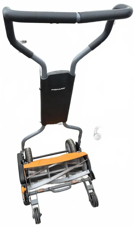 Fiskars Manual Push Reel Lawn Mower with Adjustable Height and Dual Handle