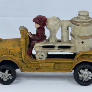 Antique Style Cast Iron Fire Engine Pumper Truck With Driver