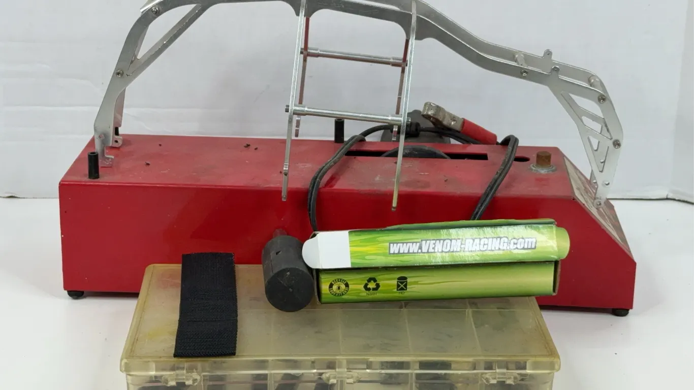 Dynamite Pro-Start Professional Starter Box With RC Car Roll Cage Chassis