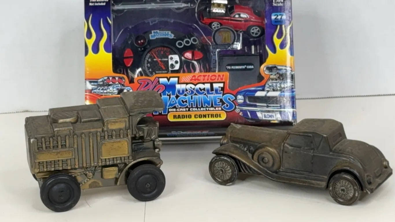 Muscle Machines RC Cuda and Die-Cast Promotional Coin Bank Models