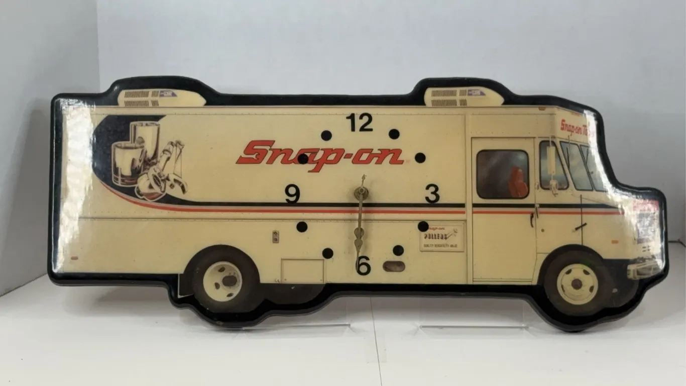 Snap-on Tools Tool Truck Wooden Wall Clock Automobilia Collectible