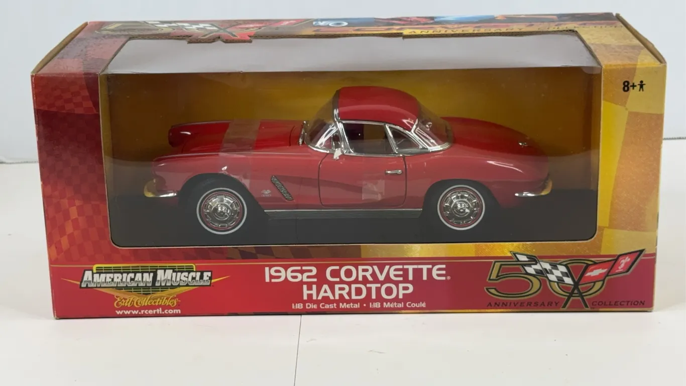 ERTL American Muscle 1962 Corvette Hardtop 1:18 Diecast Model