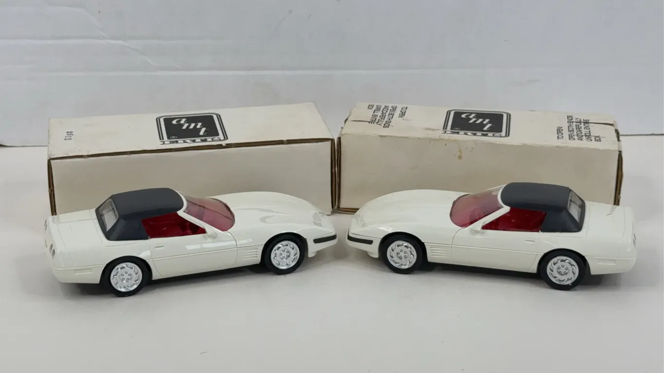 Pair AMT ERTL 1992 Corvette Convertible 1 Millionth Promo Cars 6702