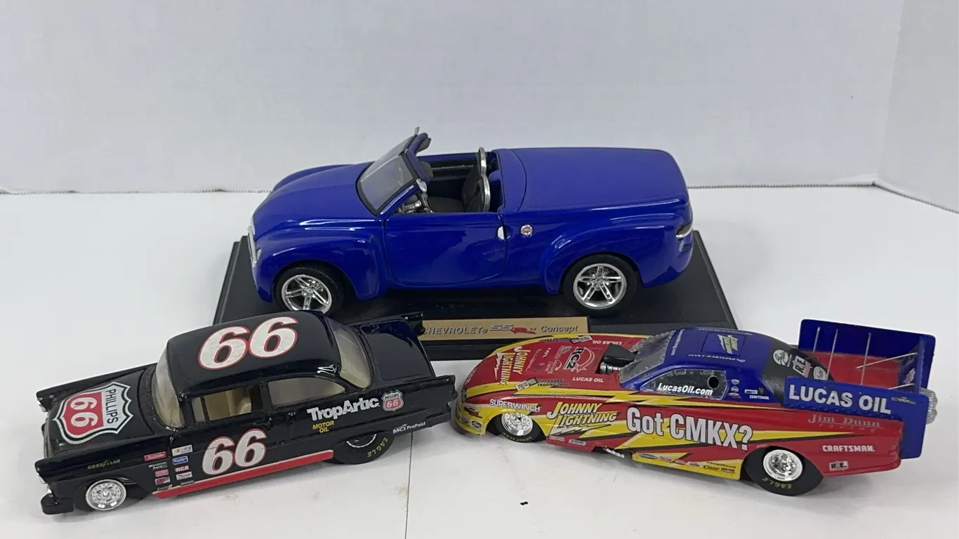 Diecast Model Car Lot Maisto Chevrolet SSR Racing Champions