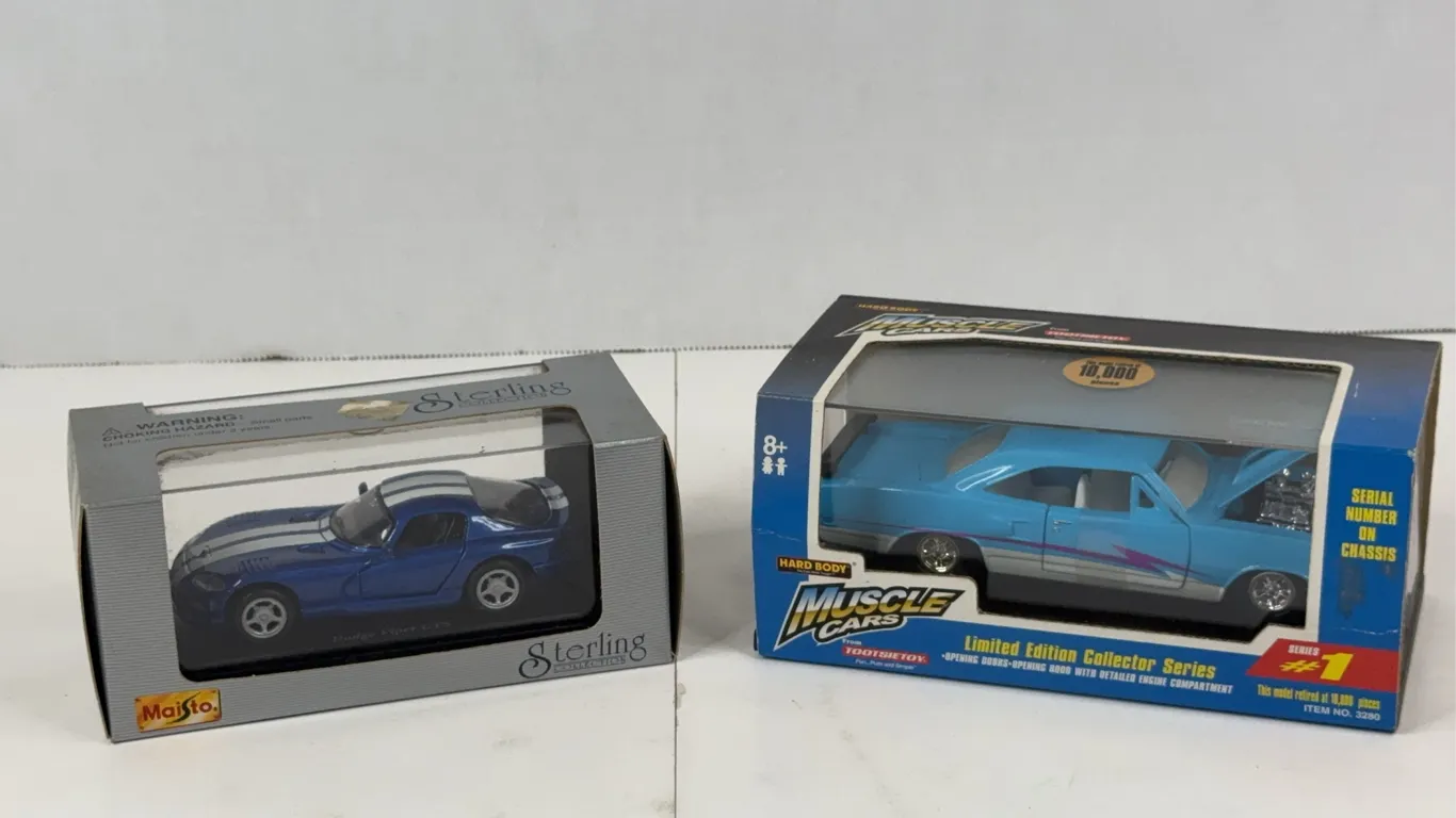 Tootsietoy 1969 Plymouth GTX and Maisto Dodge Viper GTS Diecast