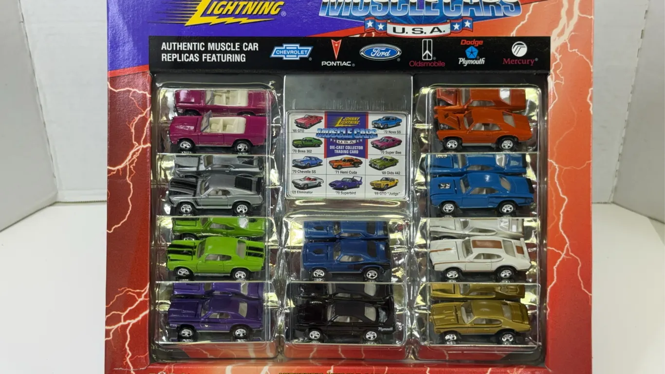 Johnny Lightning Muscle Cars USA 10 Car Die-Cast Collectors Edition Set
