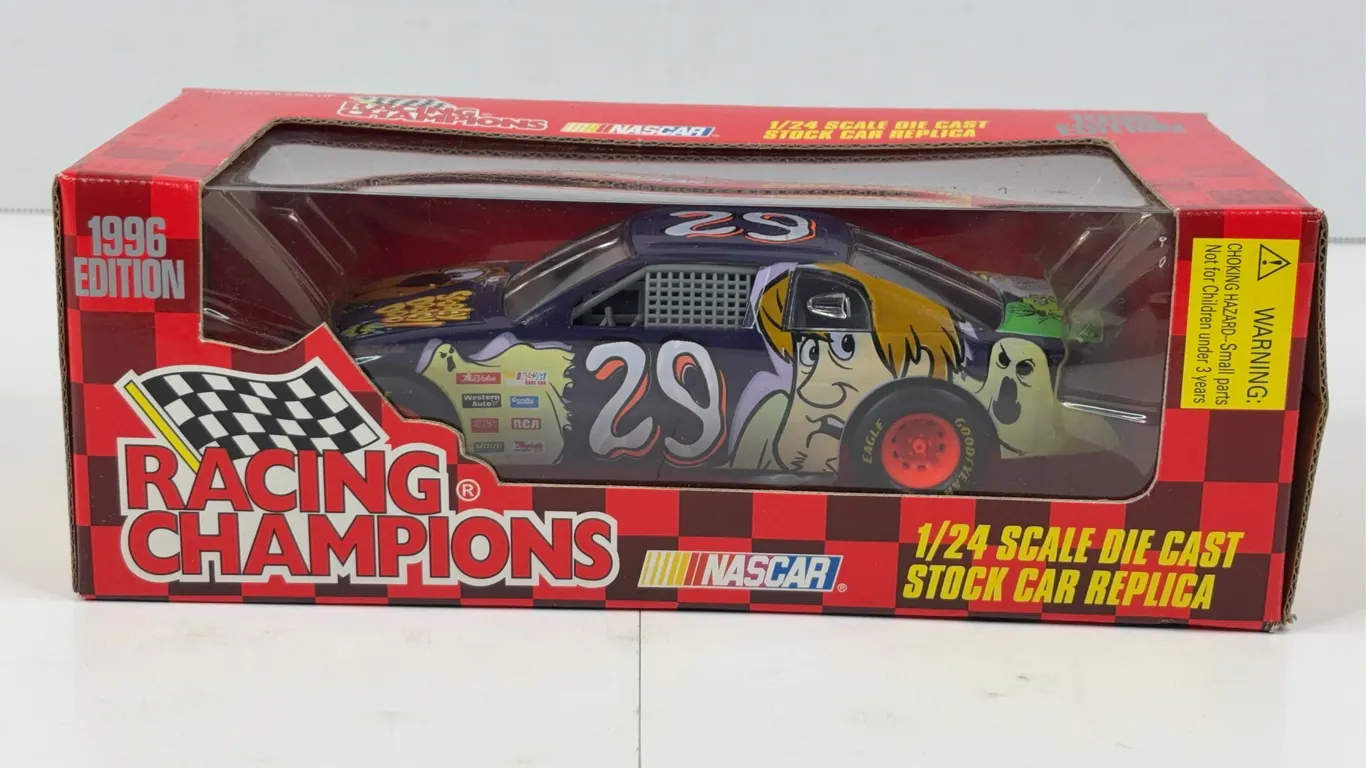 Racing Champions 1996 Scooby-Doo No 29 NASCAR 1:24 Diecast