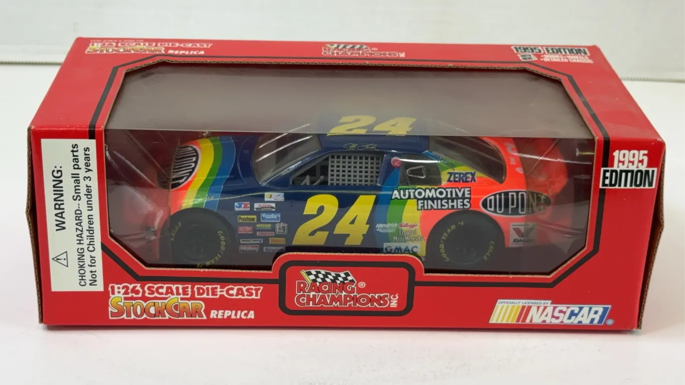Racing Champions 1995 Jeff Gordon DuPont 1:24 Die-Cast Stock Car