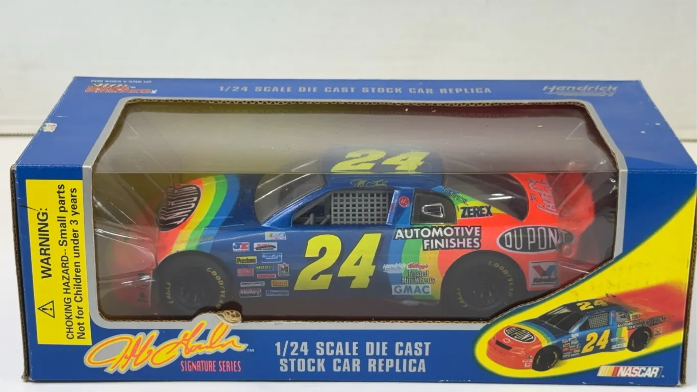 Racing Champions 1995 Jeff Gordon #24 DuPont 1/24 Diecast Stock Car