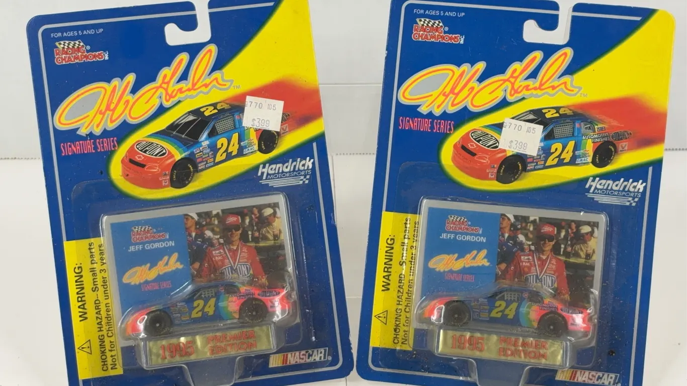 Racing Champions 1995 Jeff Gordon #24 DuPont Monte Carlo Diecast Pair