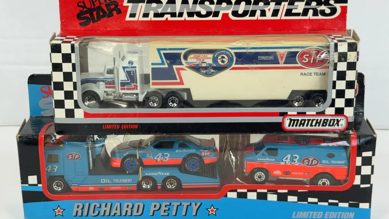 Matchbox Richard Petty Super Stars Team Convoy and Transporter Set