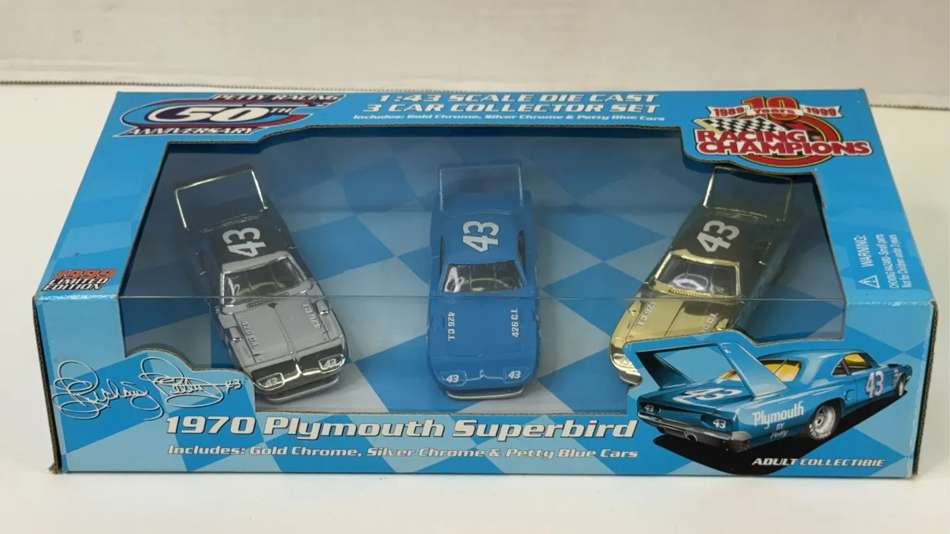 Racing Champions 1970 Plymouth Superbird Richard Petty 1:43 Scale Set