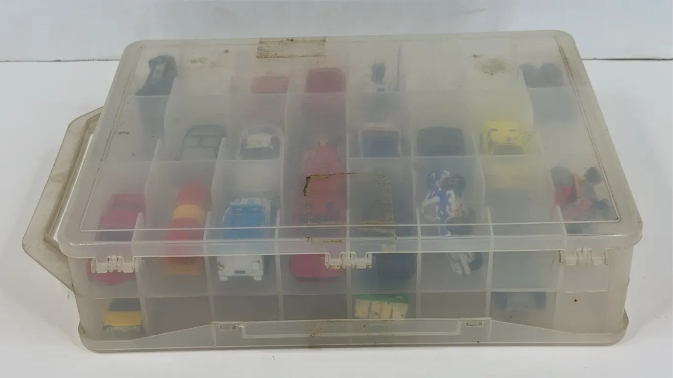 Hot Wheels and Matchbox Die-Cast Vehicles Lot With Storage Case