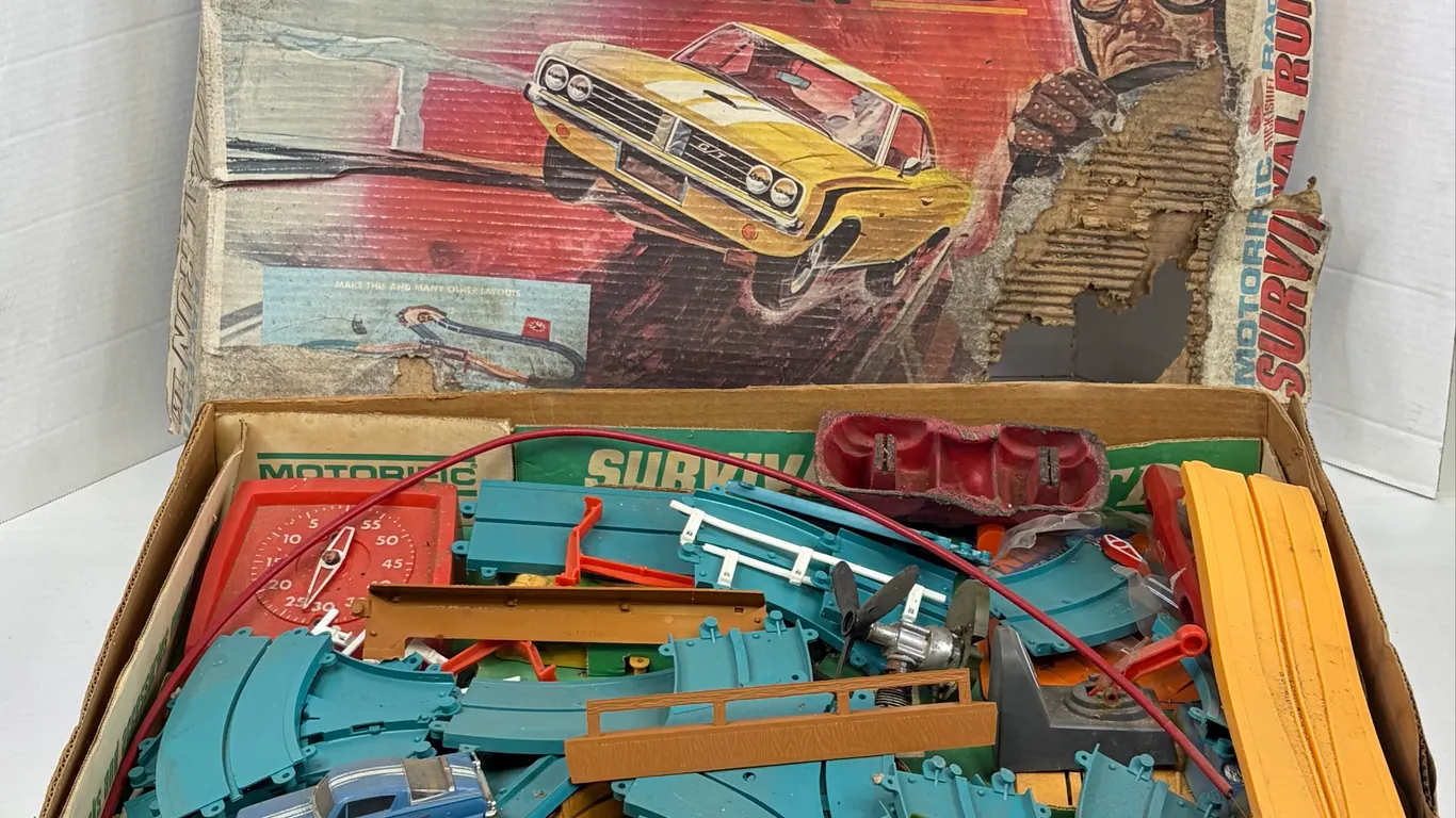 Motorific Racerific Survival Run LTD Slot Car Track Set Lot