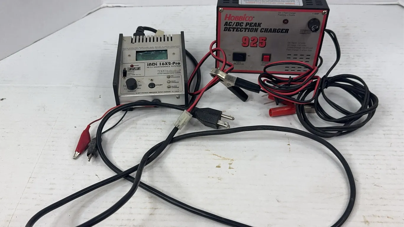 Hobbico 925 AC/DC Peak Detection Charger and Indi 16X2-Pro Unit