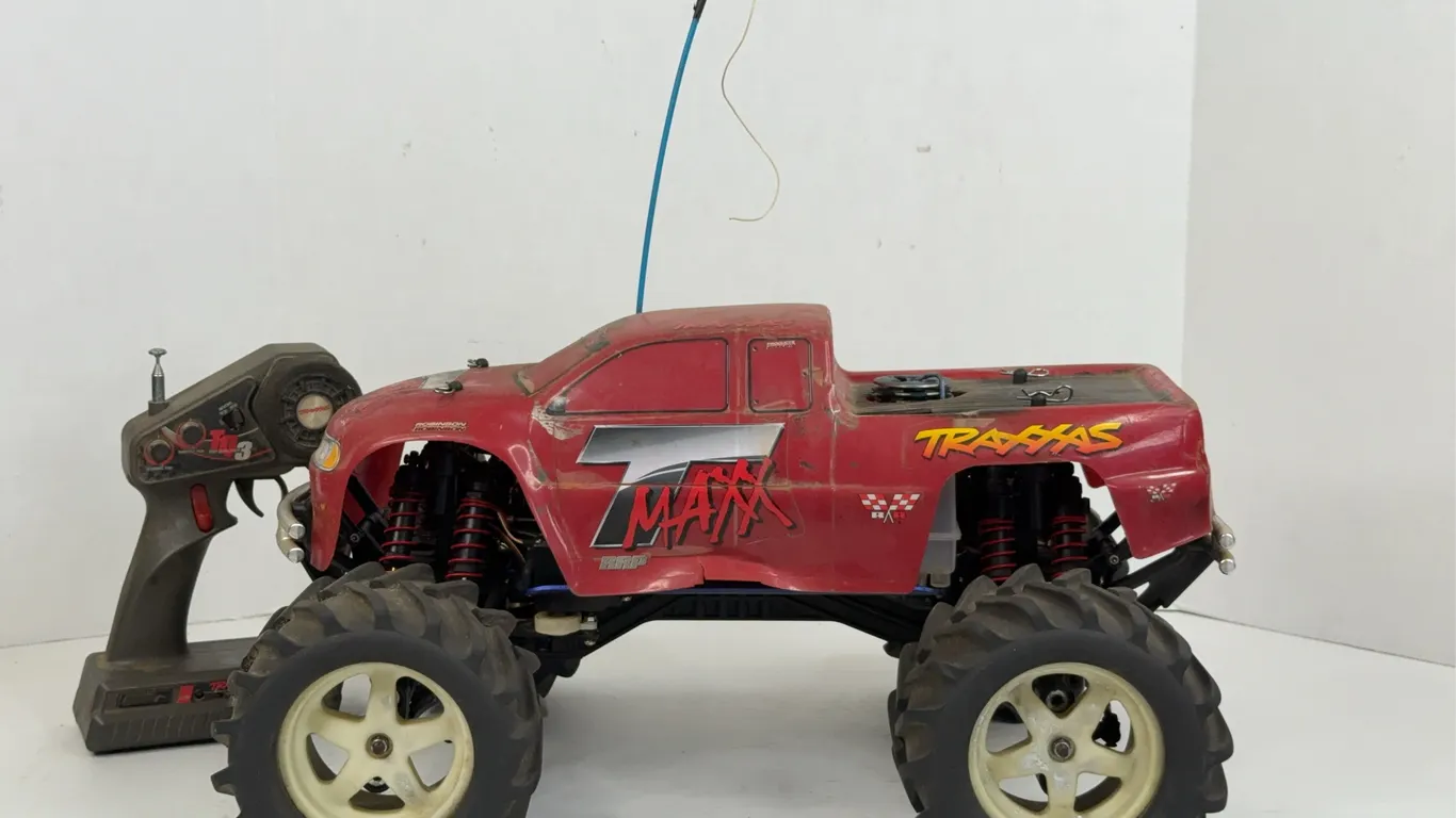 Traxxas T-Maxx Nitro RC Monster Truck With TQ3 Transmitter