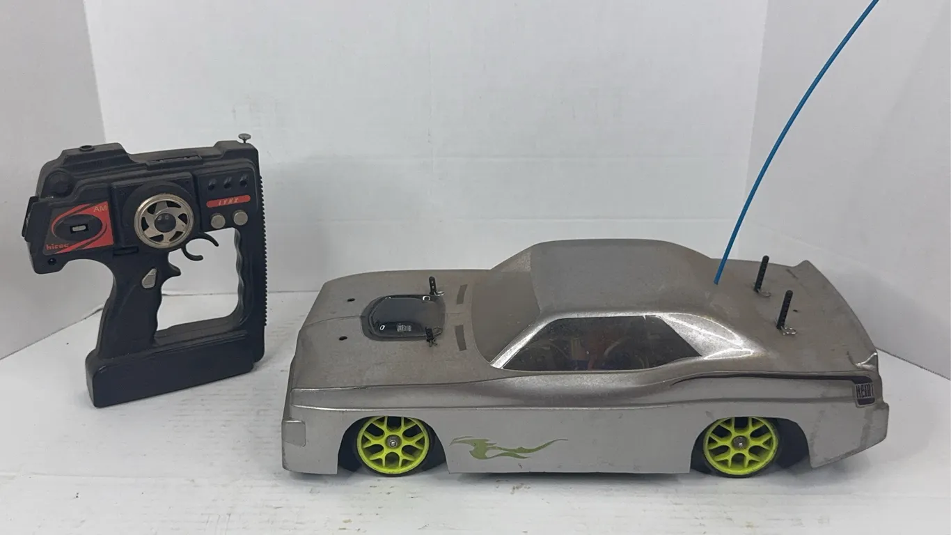 Plymouth Cuda RC Car With Hitec Lynx Transmitter Futaba Receiver