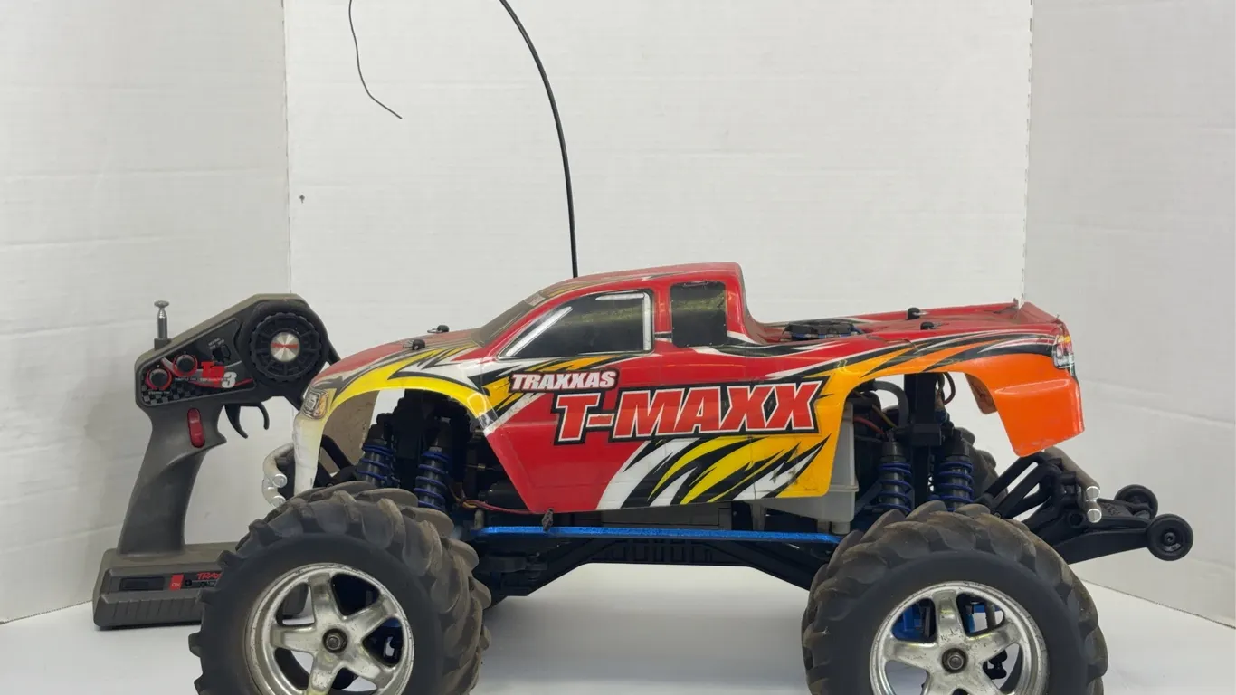 Traxxas T-Maxx 3.3 Nitro RC Monster Truck With TQ3 Transmitter