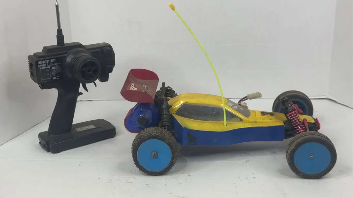 Team Losi XXX Graphite RC Buggy with Futaba Magnum Sport Controller