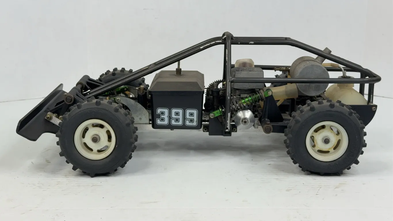 Thunder Tiger Silver Fox 1/8 Scale Nitro RC Buggy