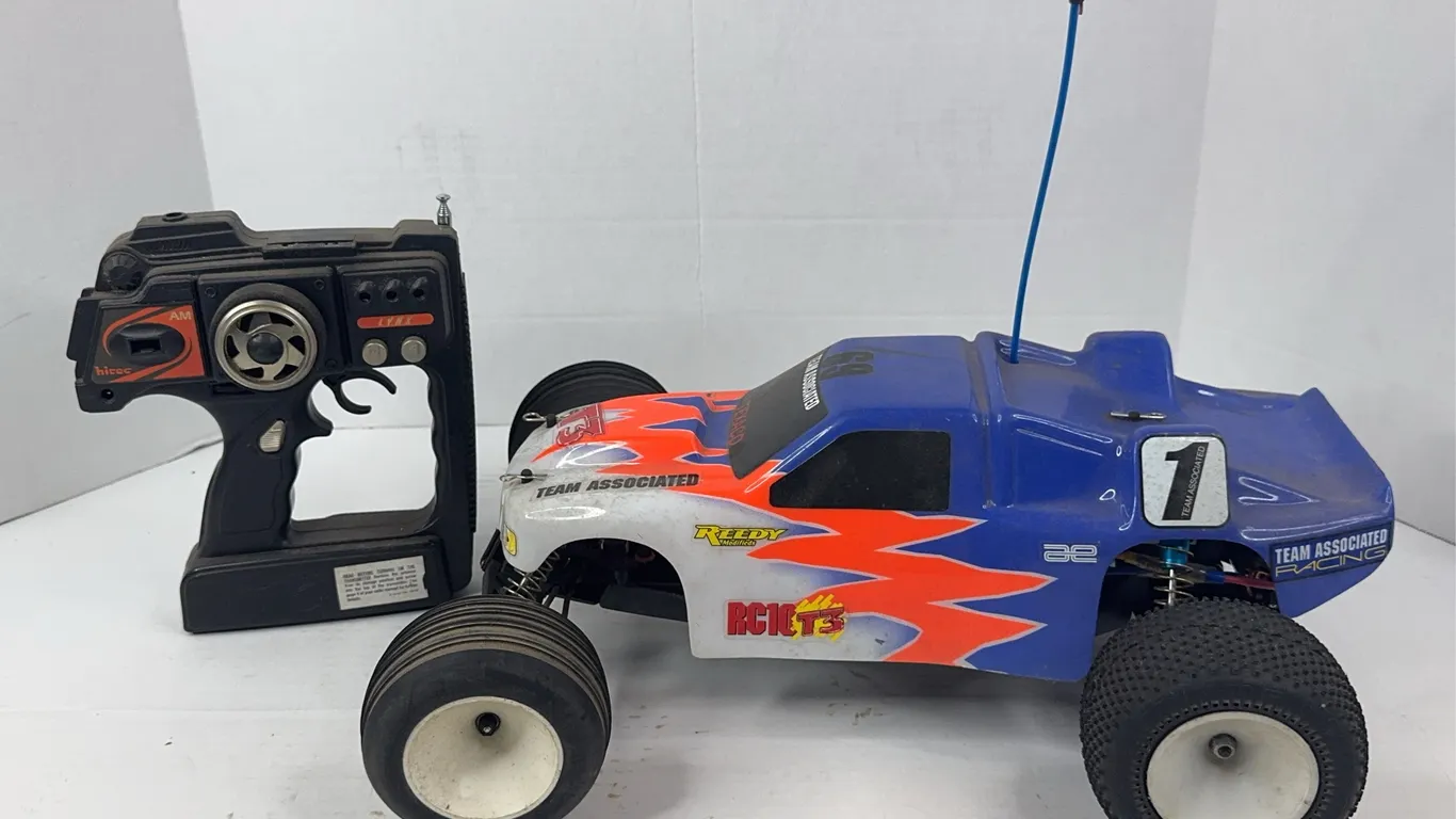 Team Associated RC10T3 Stadium Truck with Hitec Lynx Radio
