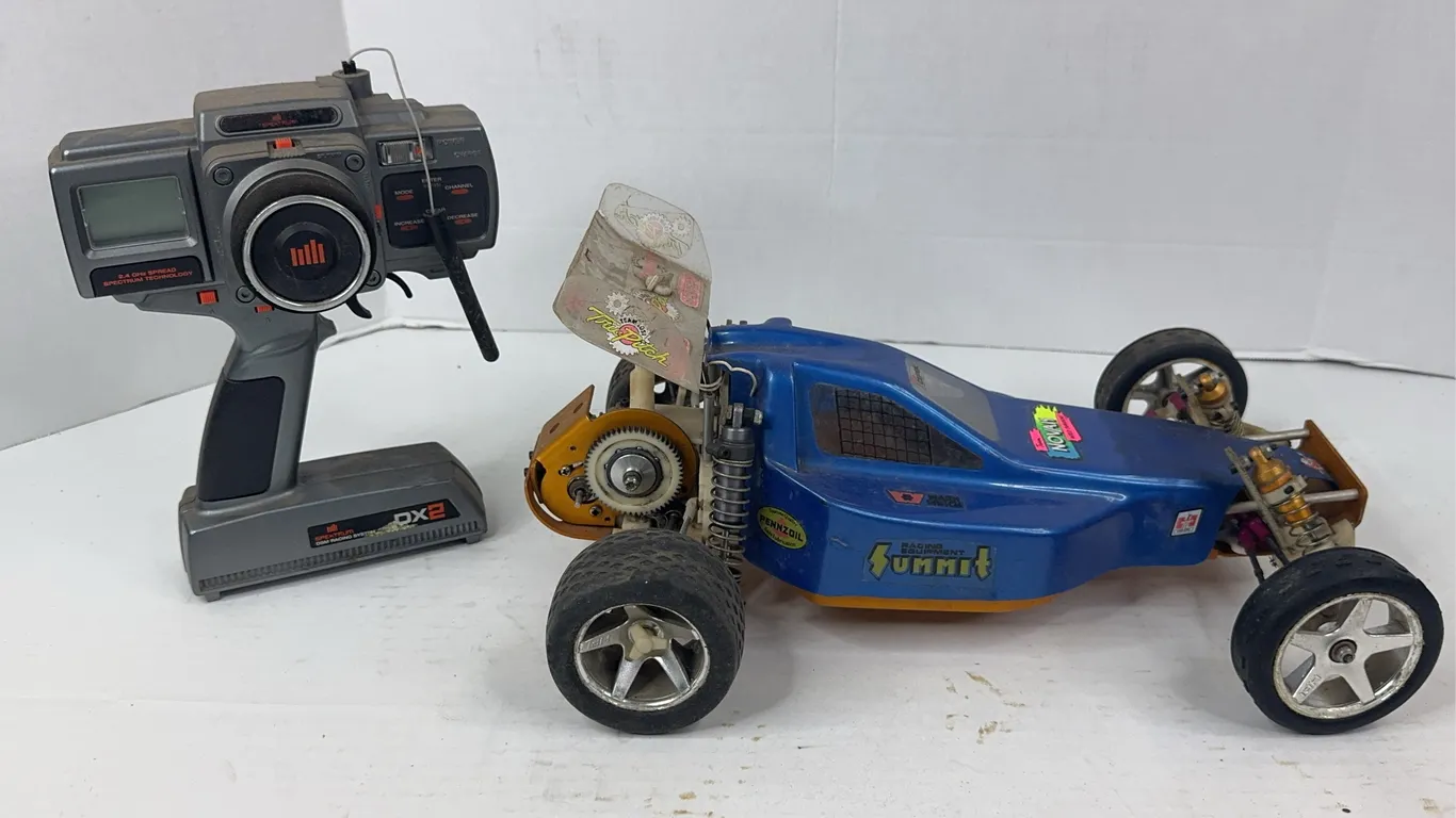 Team Associated RC10 Gold Pan Buggy With Spektrum DX2 Controller
