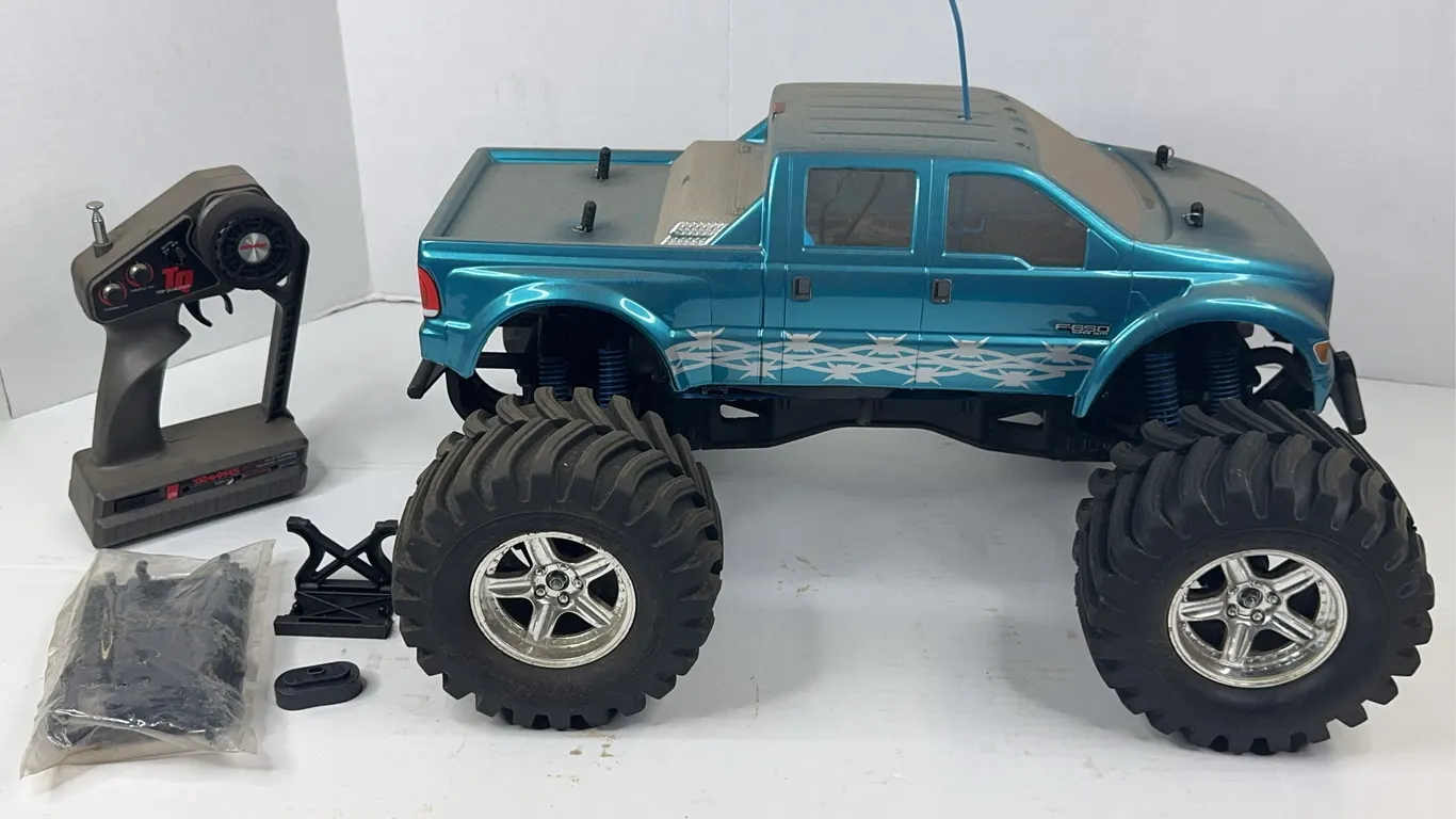 Nitro RC Monster Truck Ford F-650 Pro-Line Traxxas TQ Remote