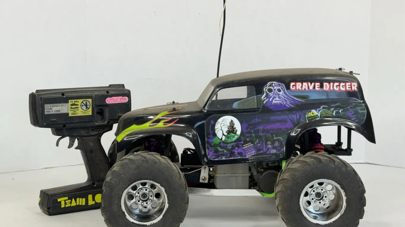 Nitro RC Monster Truck Grave Digger Dennis Anderson With Futaba Controller