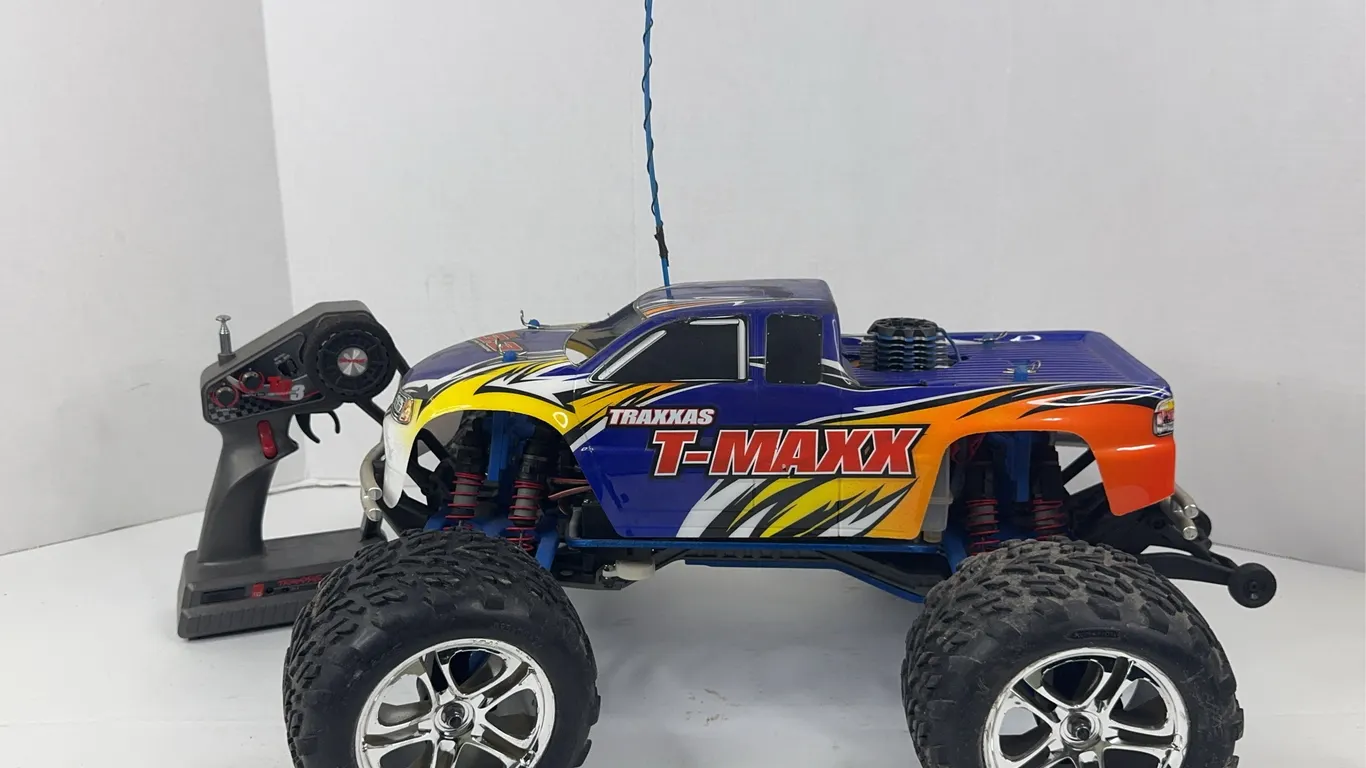 Traxxas T-Maxx 3.3 Nitro RC Monster Truck With TQ3 Transmitter