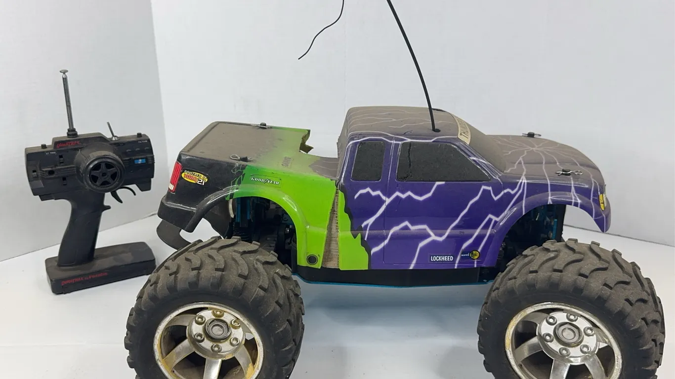 DuraTrax Thunder Quake 4WD Nitro RC Monster Truck and Transmitter