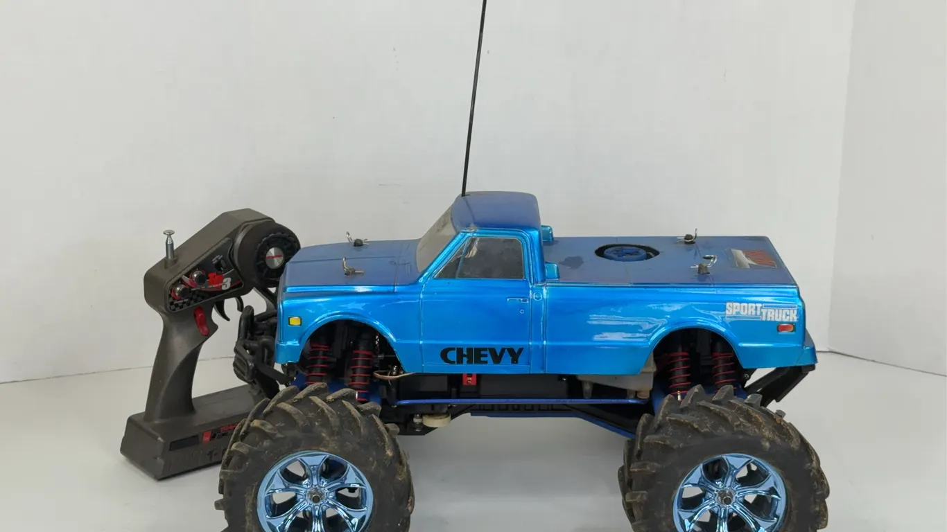 Traxxas T-Maxx Nitro RC Monster Truck With Chevy Body and Transmitter