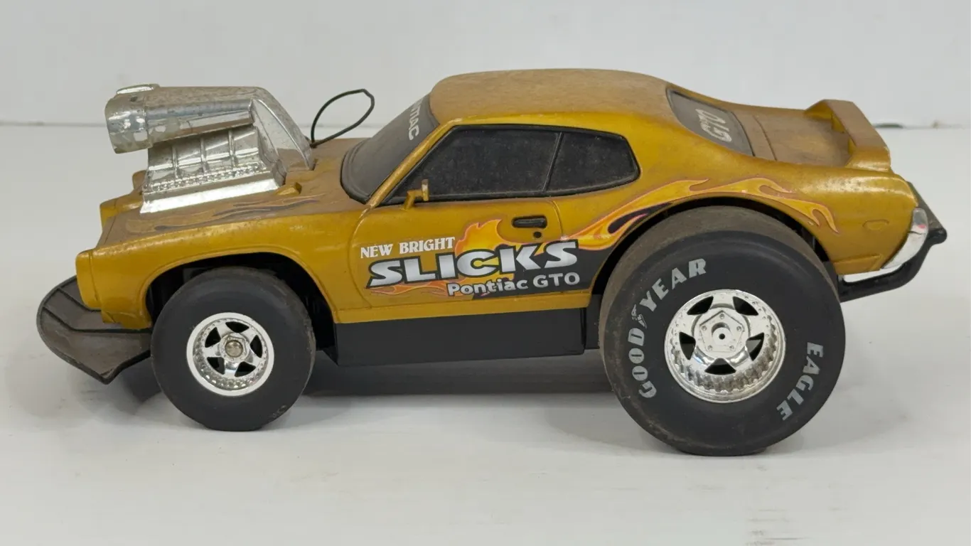New Bright Slicks Muscle '69 Pontiac GTO RC Car