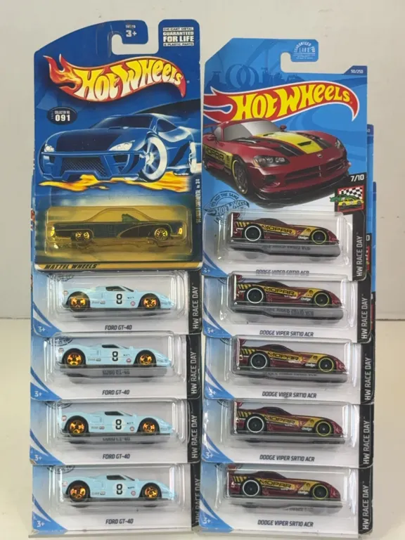 Hot Wheels Diecast Vehicle Lot Ford GT-40 Dodge Viper Lincoln