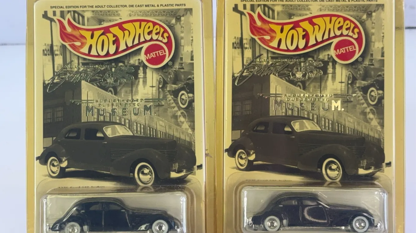 Hot Wheels Auburn Cord Duesenberg Museum 1936 Cord 810 Pair