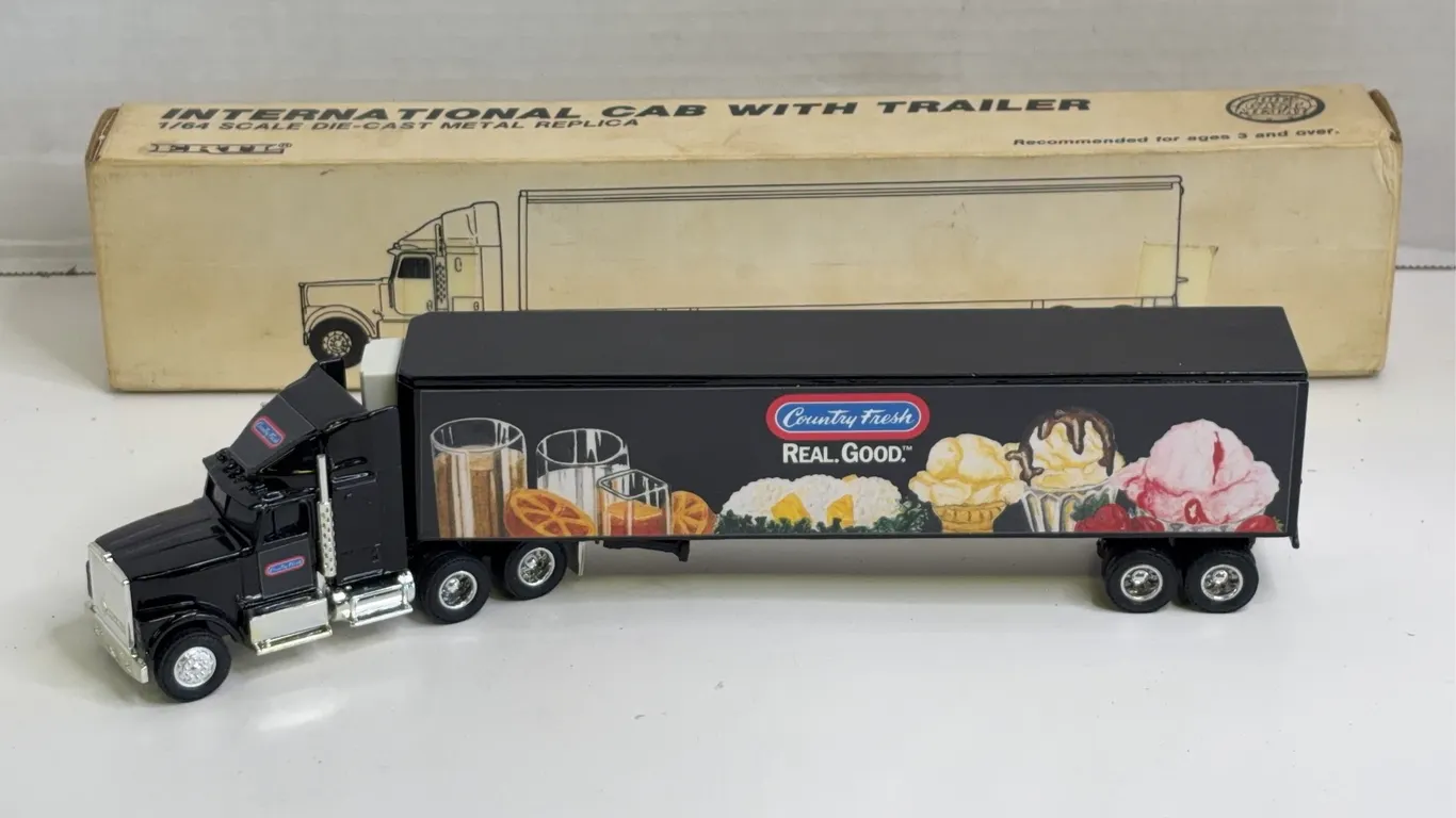 ERTL 1/64 Scale Die-Cast Country Fresh International Cab With Trailer