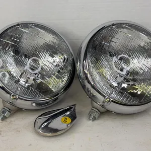Pair of Wagner Automotive Spotlights with Chrome Trim and Base