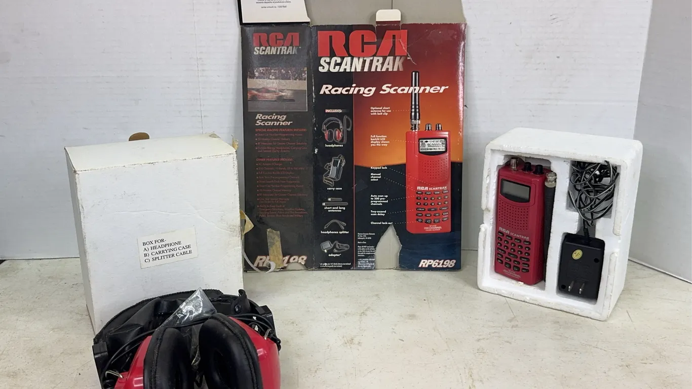 RCA Scantrak RP-6198 200 Channel Portable Racing Scanner Set