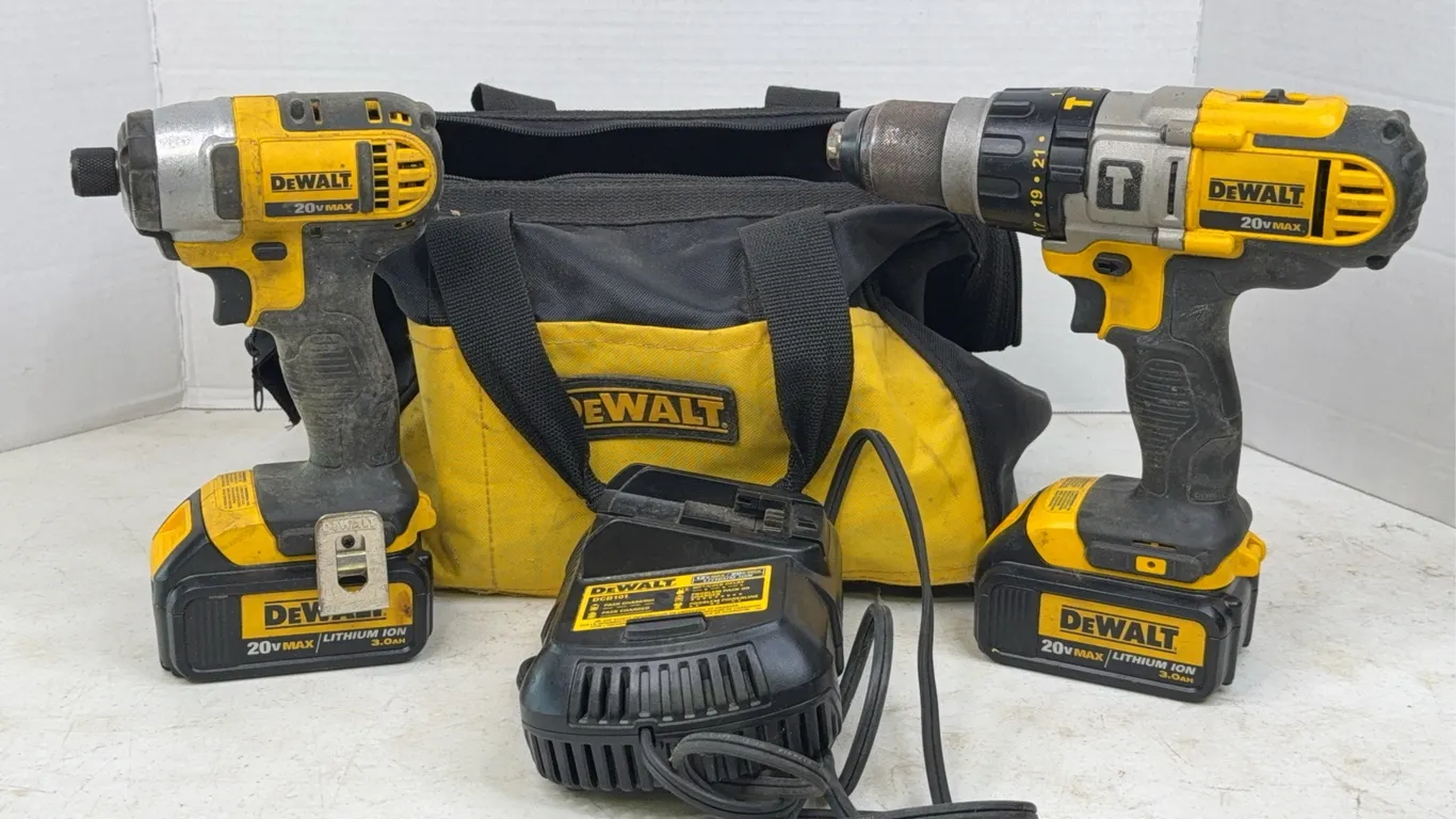 DeWalt 20V Max Cordless Hammer Drill Impact Driver Combo Tool Set
