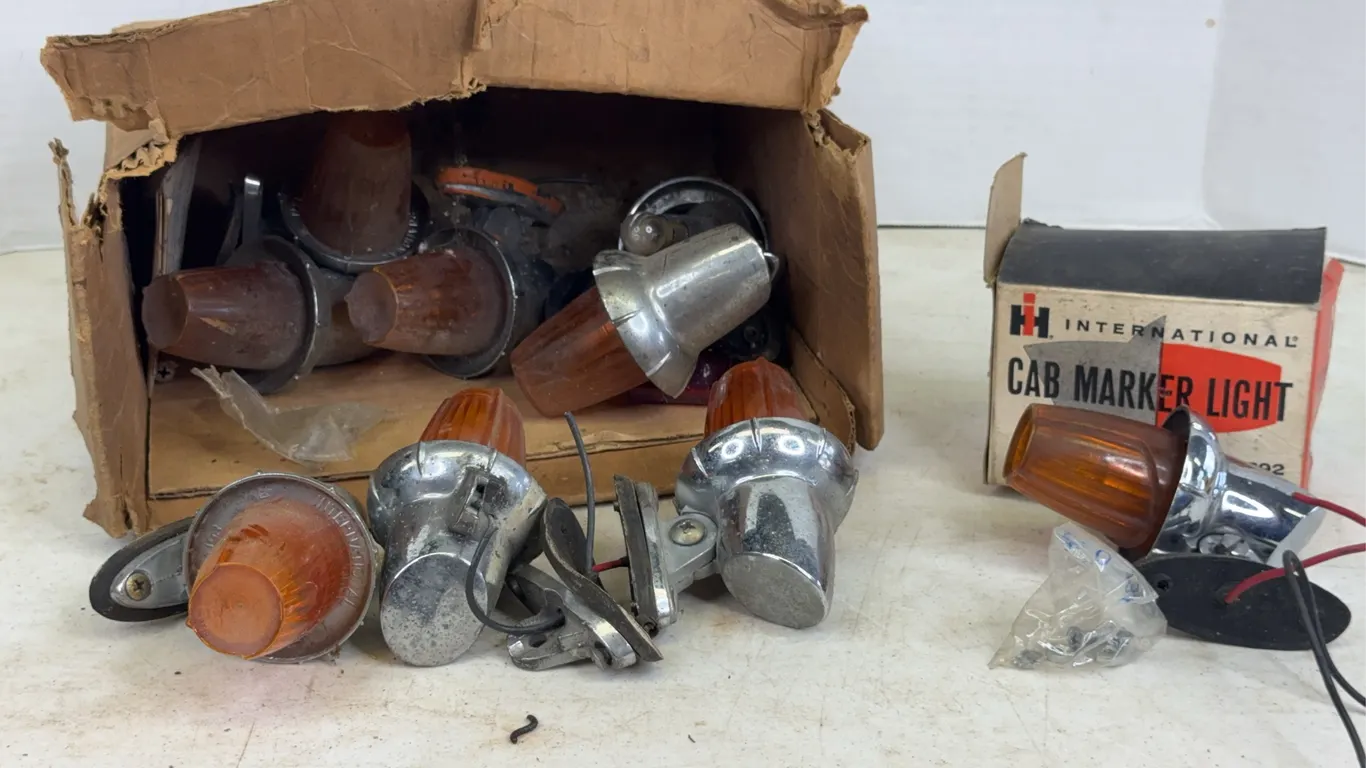 International Harvester Truck Cab Marker Clearance Lights Lot Part 861 799 R92