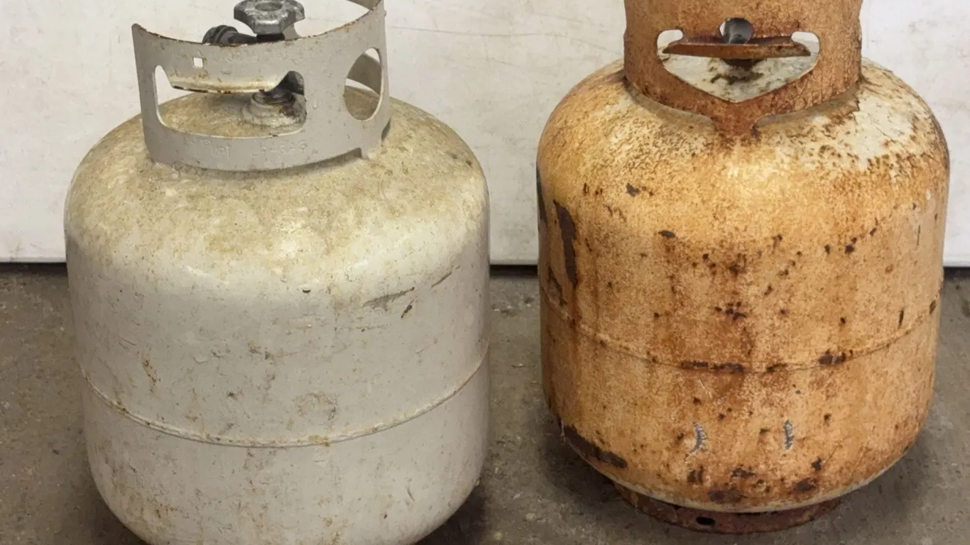 Pair of Worthington 20 lb Steel Propane LP-Gas Cylinders