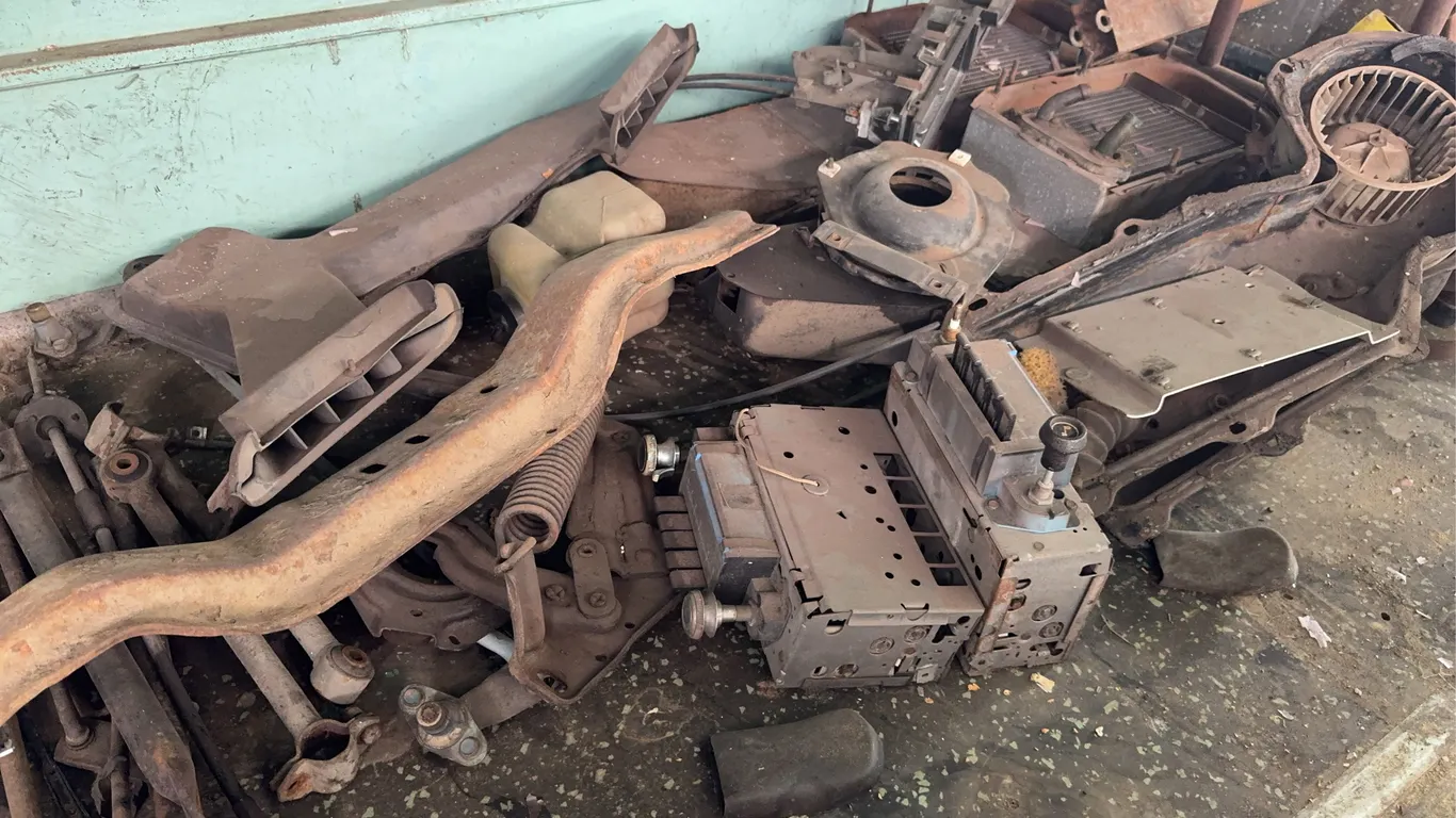 Automobile HVAC Heater Core Blower Motor Radio Suspension Parts Lot
