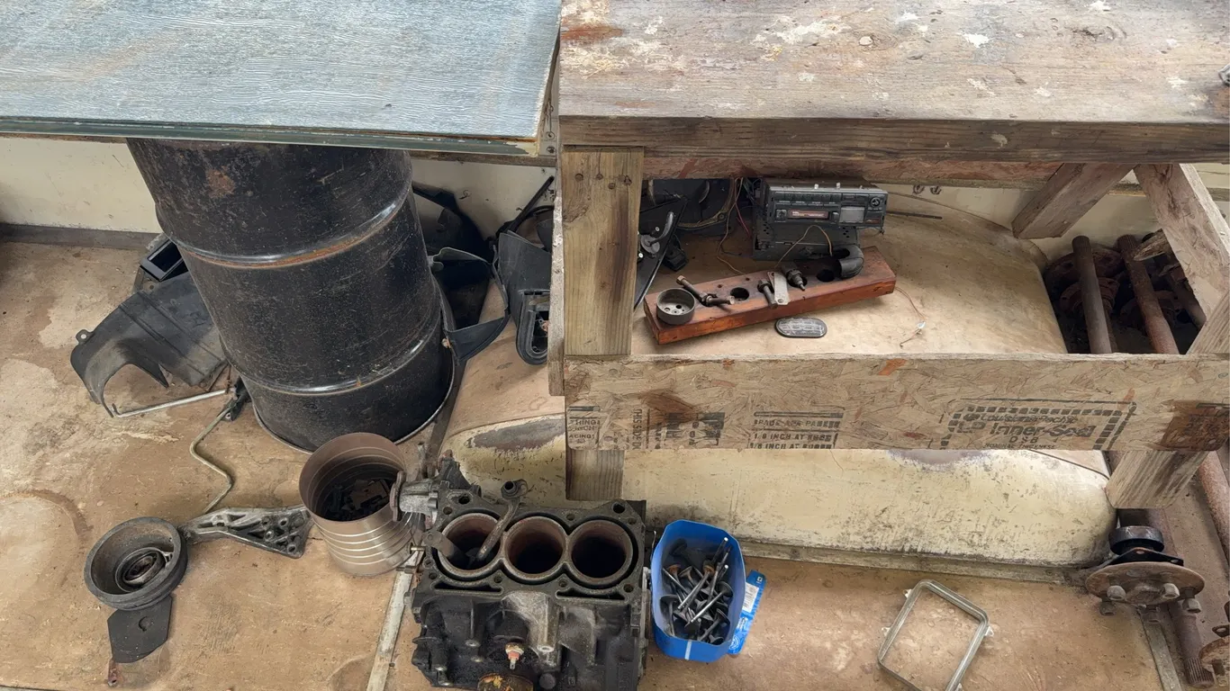 Three Cylinder Engine Block With Realistic Radio And Components