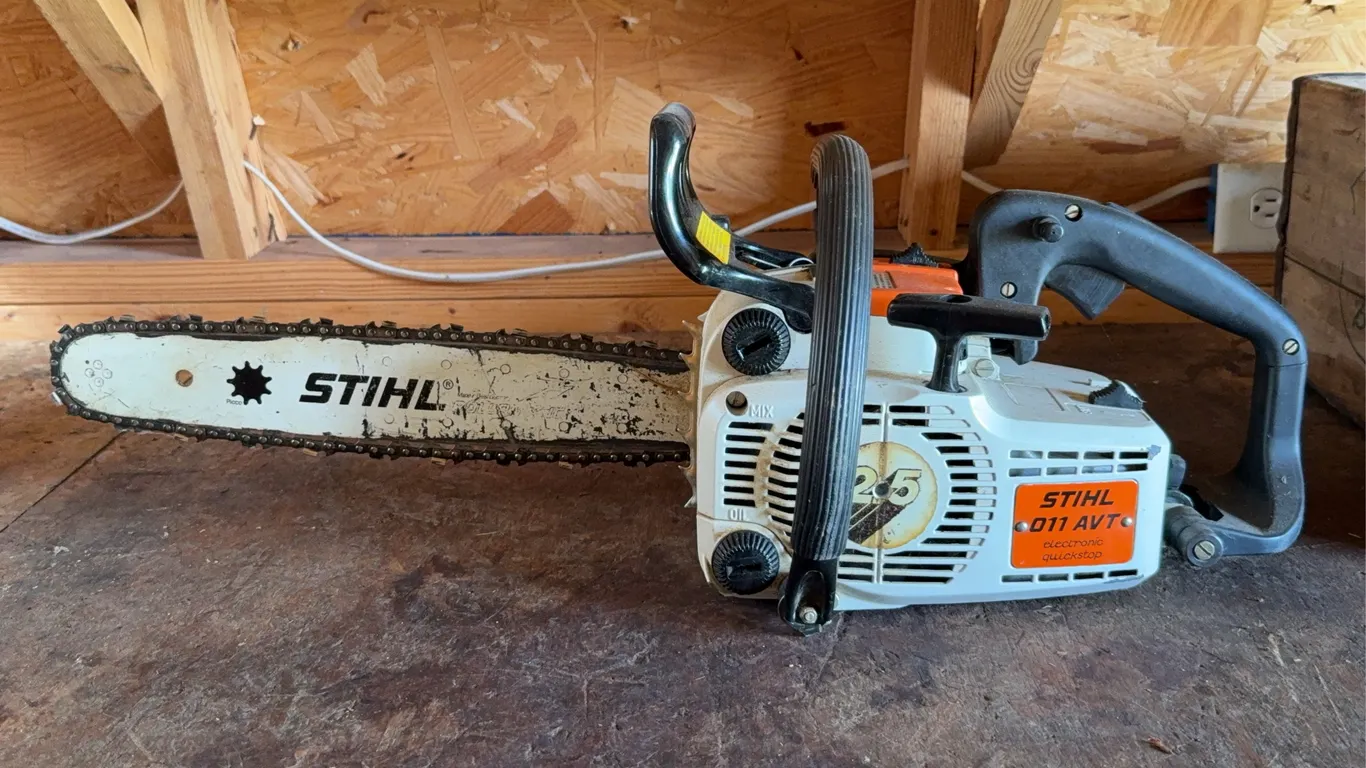 Stihl 011 AVT Electronic Quickstop Gas Chainsaw With Rollomatic Bar