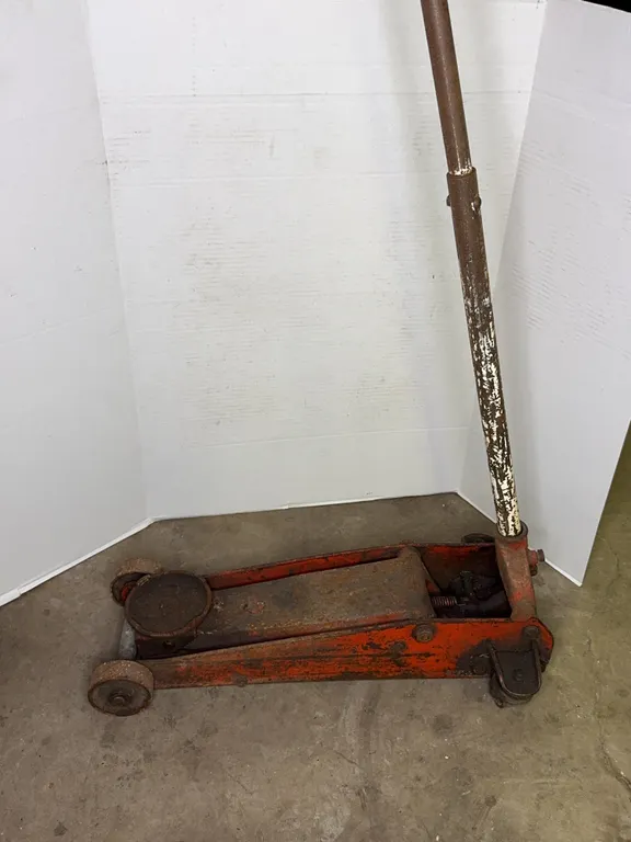 Hein-Werner Hydraulic Service Floor Jack Model D-7465
