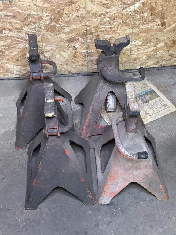 Set of Four Heavy Duty Automotive Ratchet Jack Stands