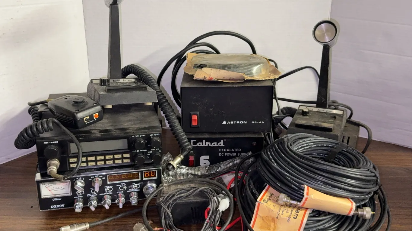 Galaxy DX99V and RCI-2950 Transceivers With Turner Microphones