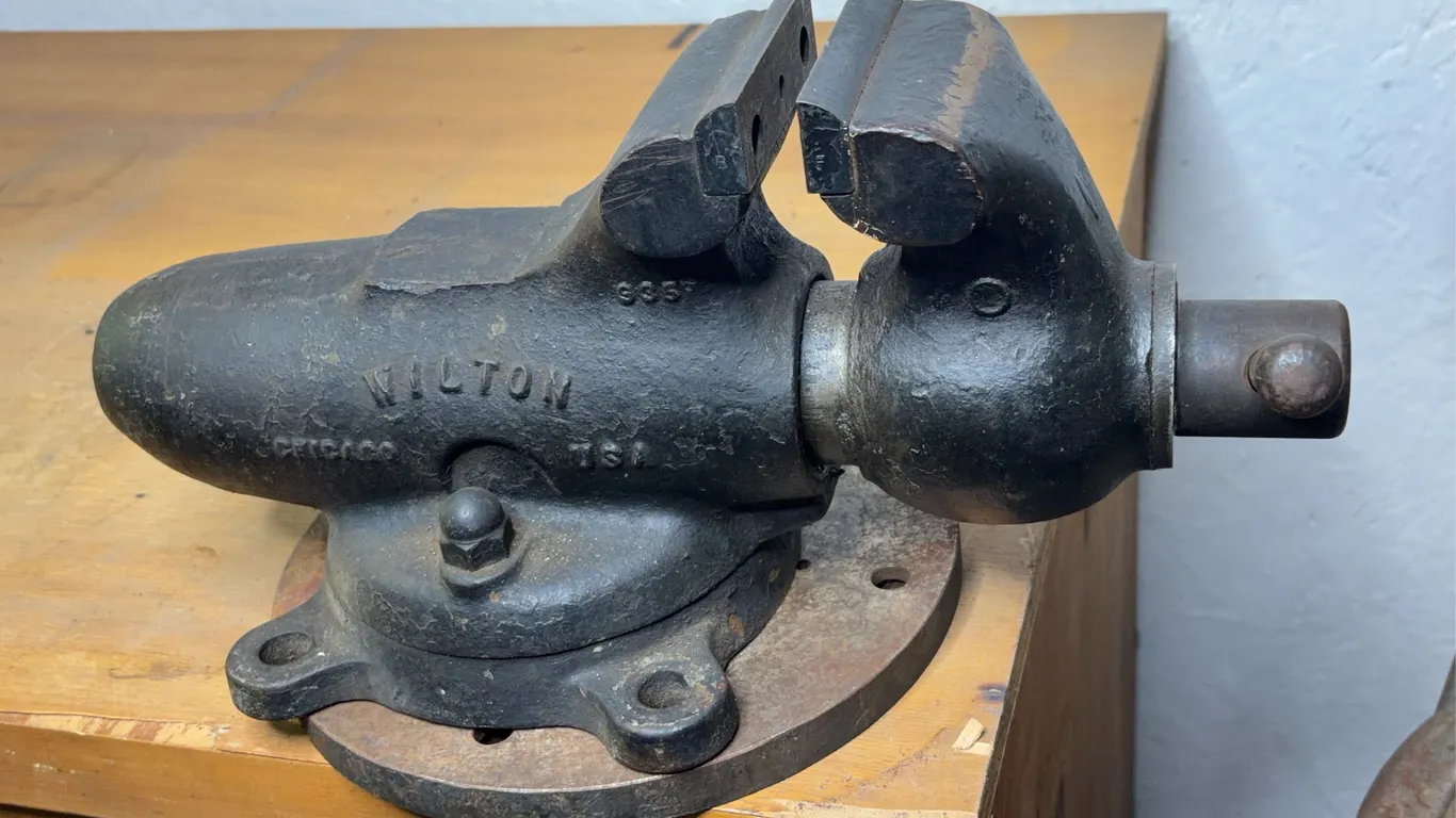 Wilton Chicago USA 935 Bullet Vise With Swivel Base