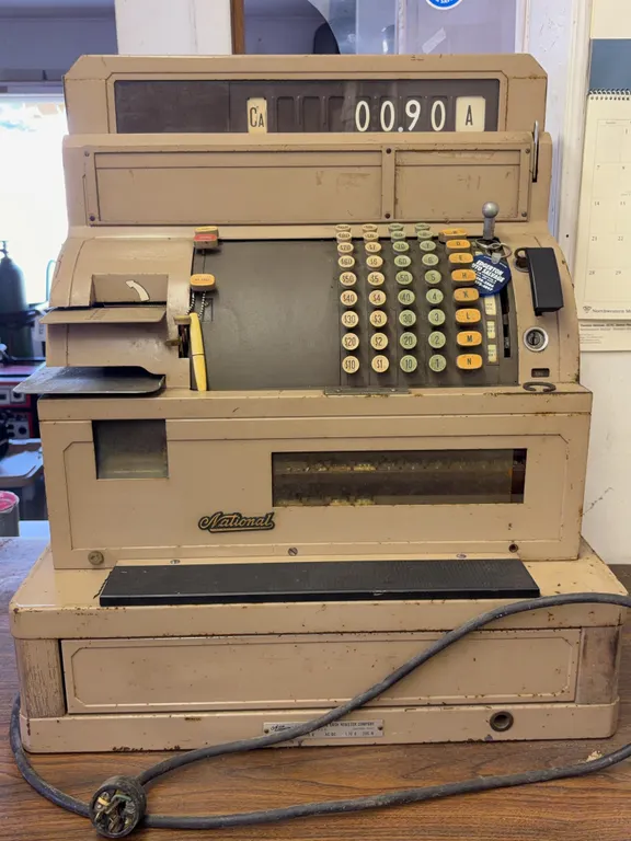 Vintage NCR Class 6000 Electric Cash Register With Keys