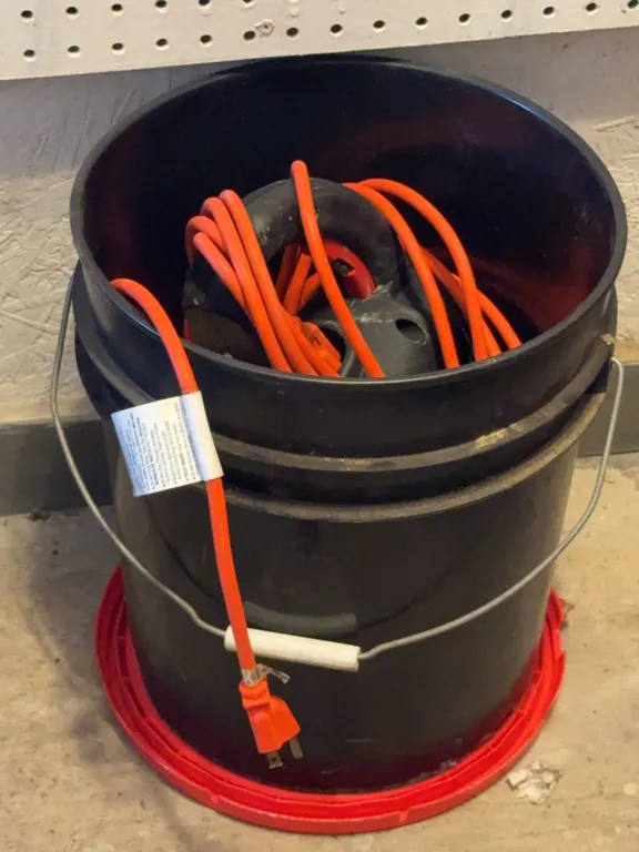 Craftsman Electric Car Buffer Polisher with Storage Bucket and Bonnets